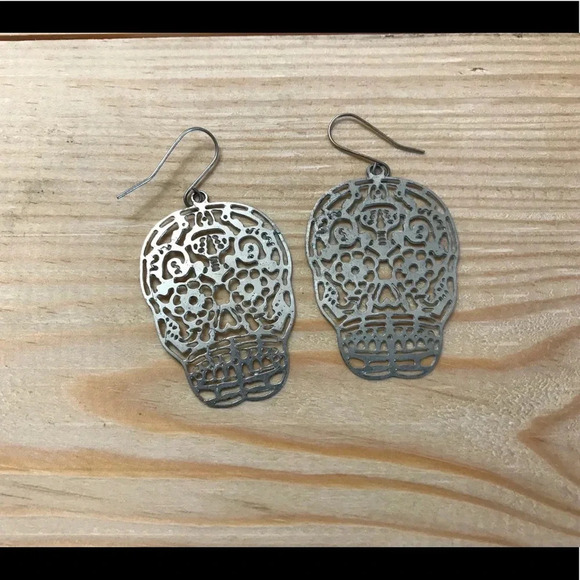 Halloween skulls Day of dead silver earrings pair - Picture 3 of 5